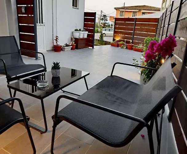 Elia Room & Garden II